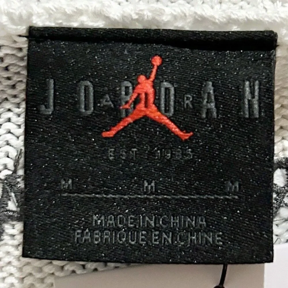 Air Jordan Knit Men’s Size M White Black Graphic Print Crew Sweatshirt Sweater